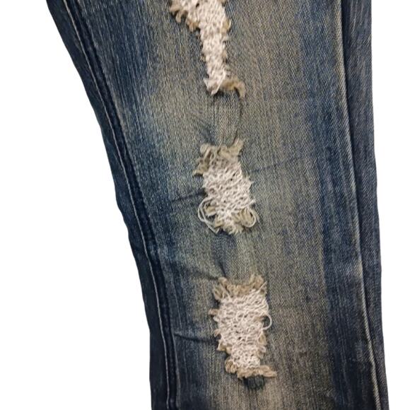 Almost Famous Distressed Jeans Sz 7 Blue Acid Wash Blue Embroidered Pockets Boho - Picture 8 of 16